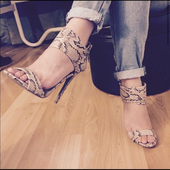 Cute snake print heels - Picture 7 of 8